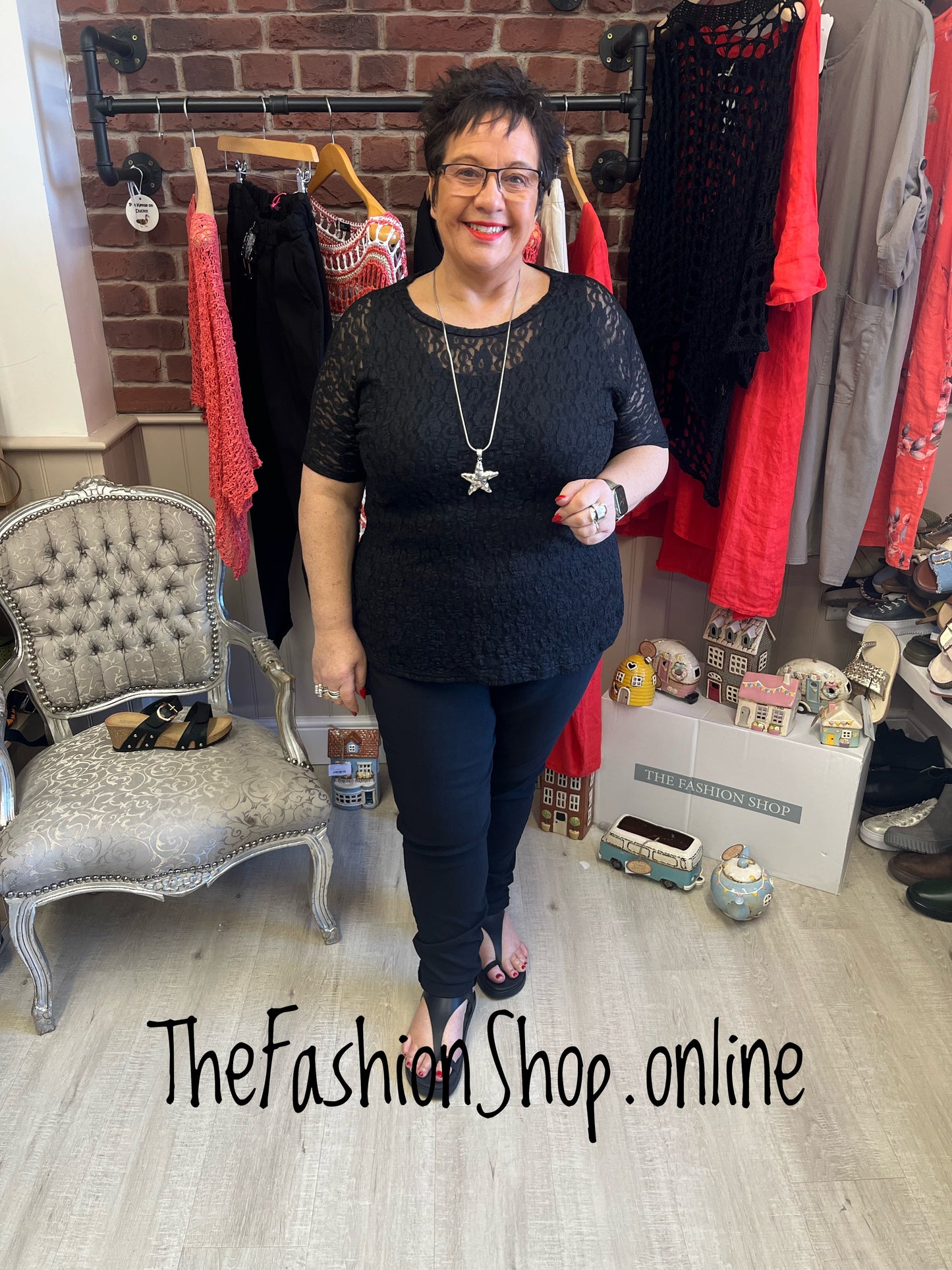 Bonnie black short sleeve lace top 14-20