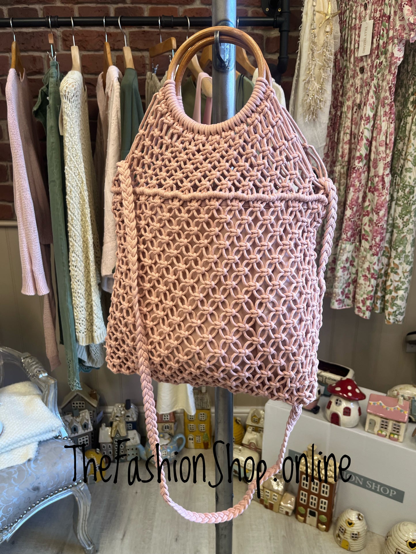 Lottie pink macrame bag with wooden handles