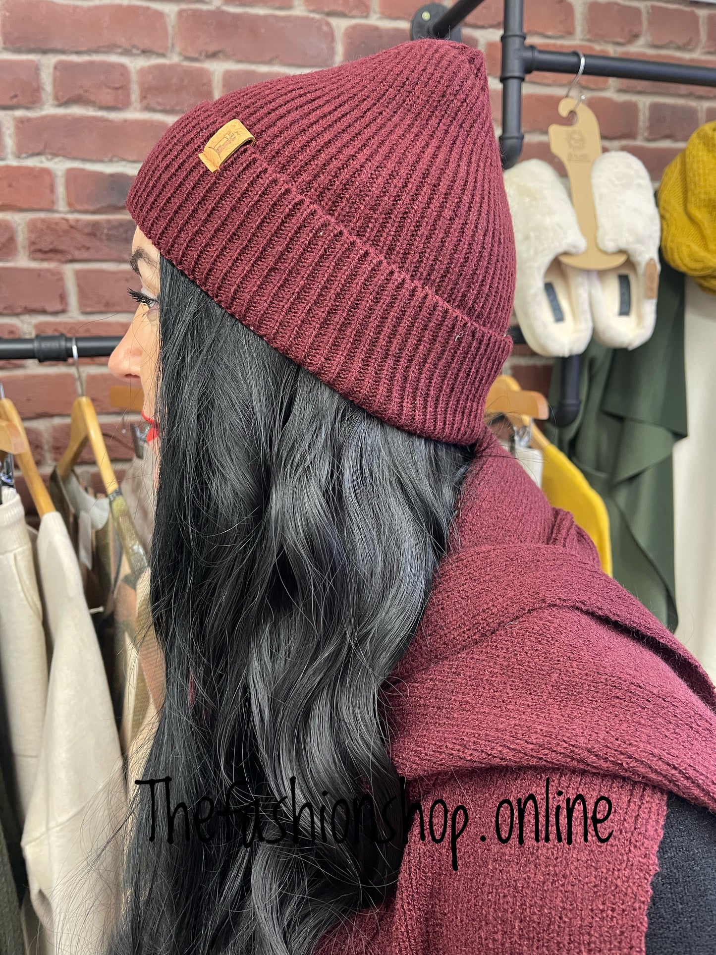 Huddy's Ribbed Scarf and Hat Gift Set - Wine