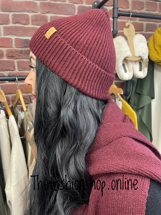 Huddy's Ribbed Scarf and Hat Gift Set - Wine