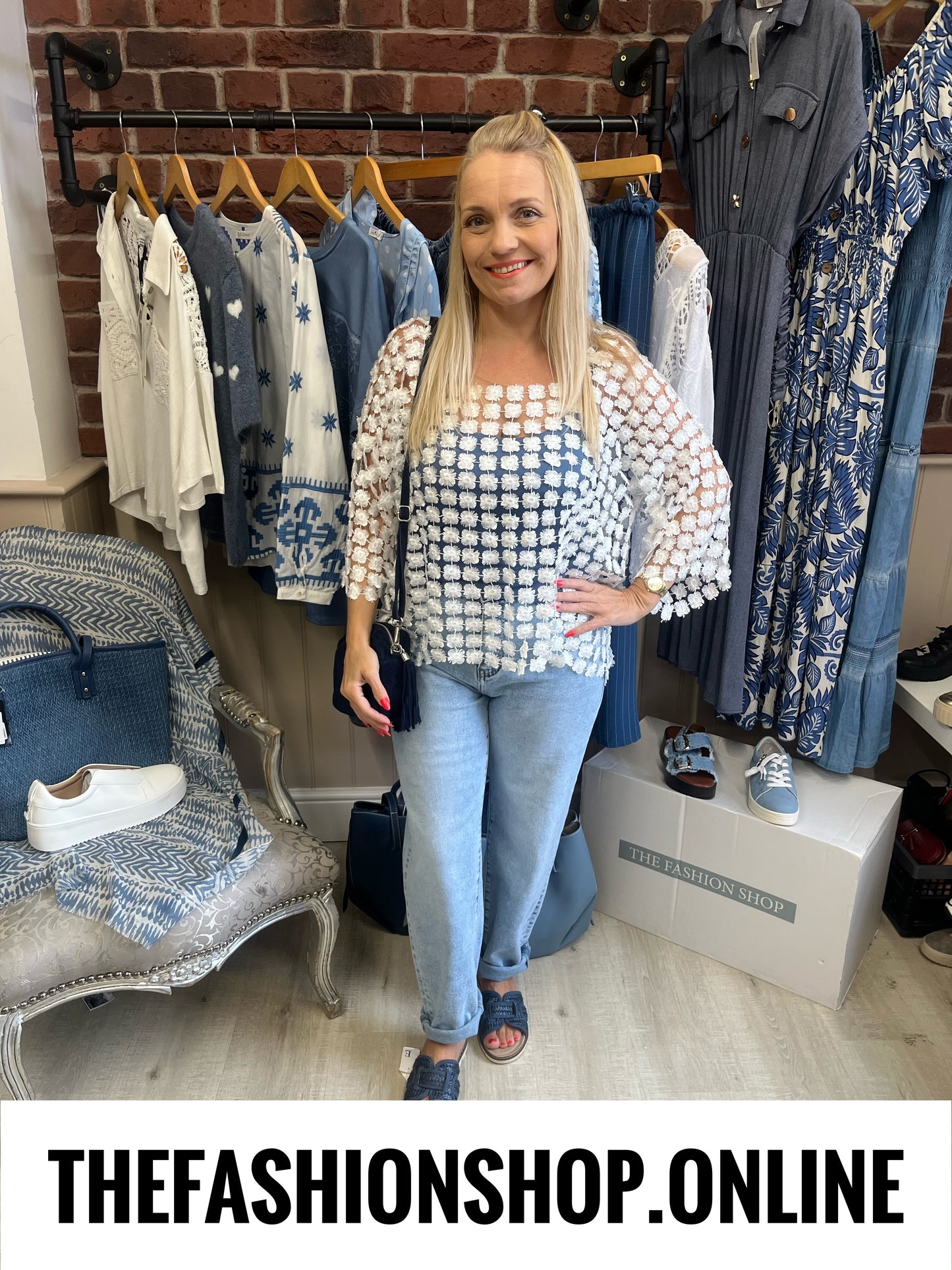 Aurora white daisy layering top 10-18