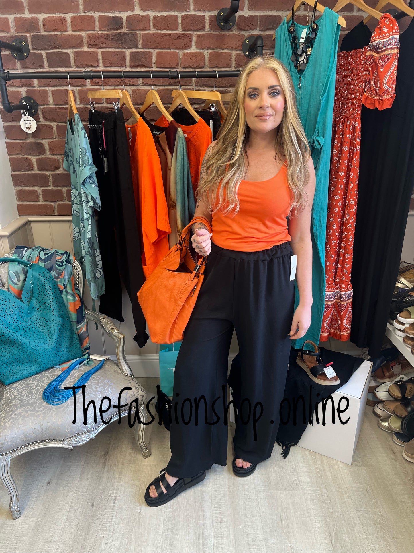Sandy black wide leg trousers 8-14