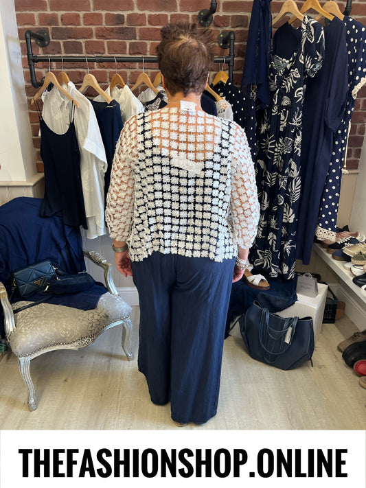 Aurora white daisy cardigan 10-18