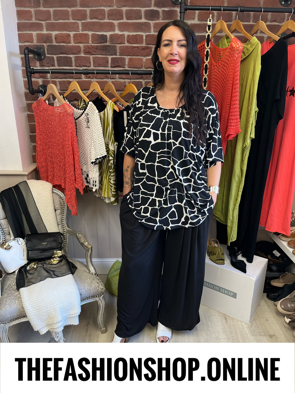 Luna black and white giraffe print top 14-22
