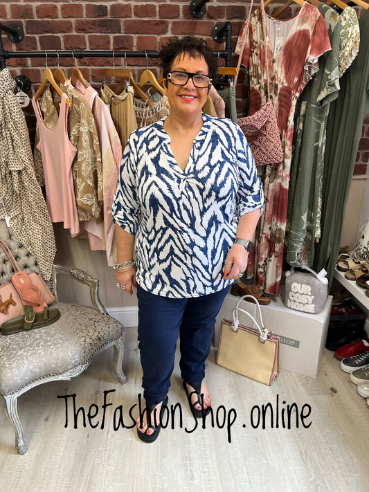 Jasmine textured tiger print blouse 14-22