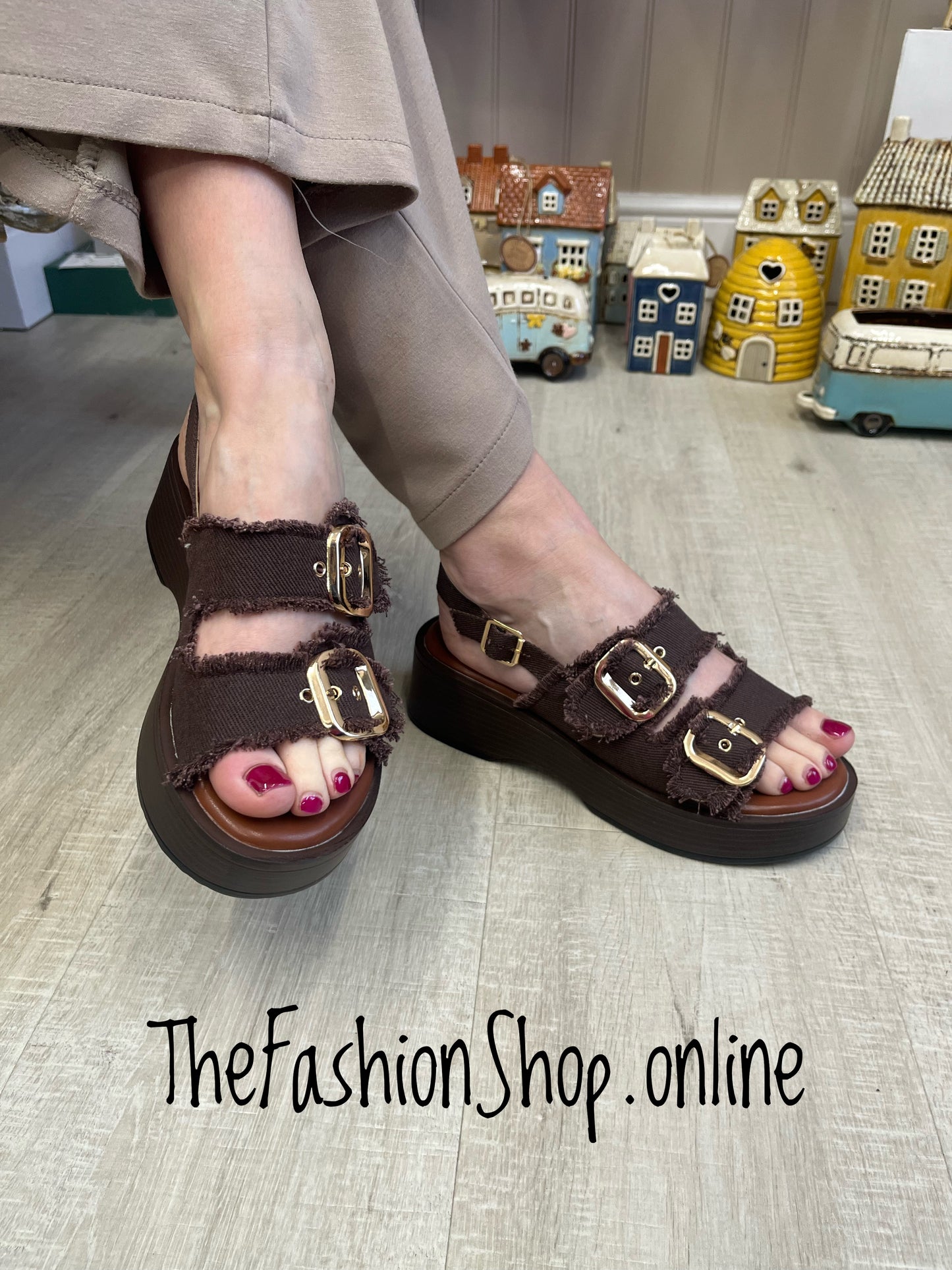 Charlie brown chunky buckle sandals sizes 3-8 (36-41)