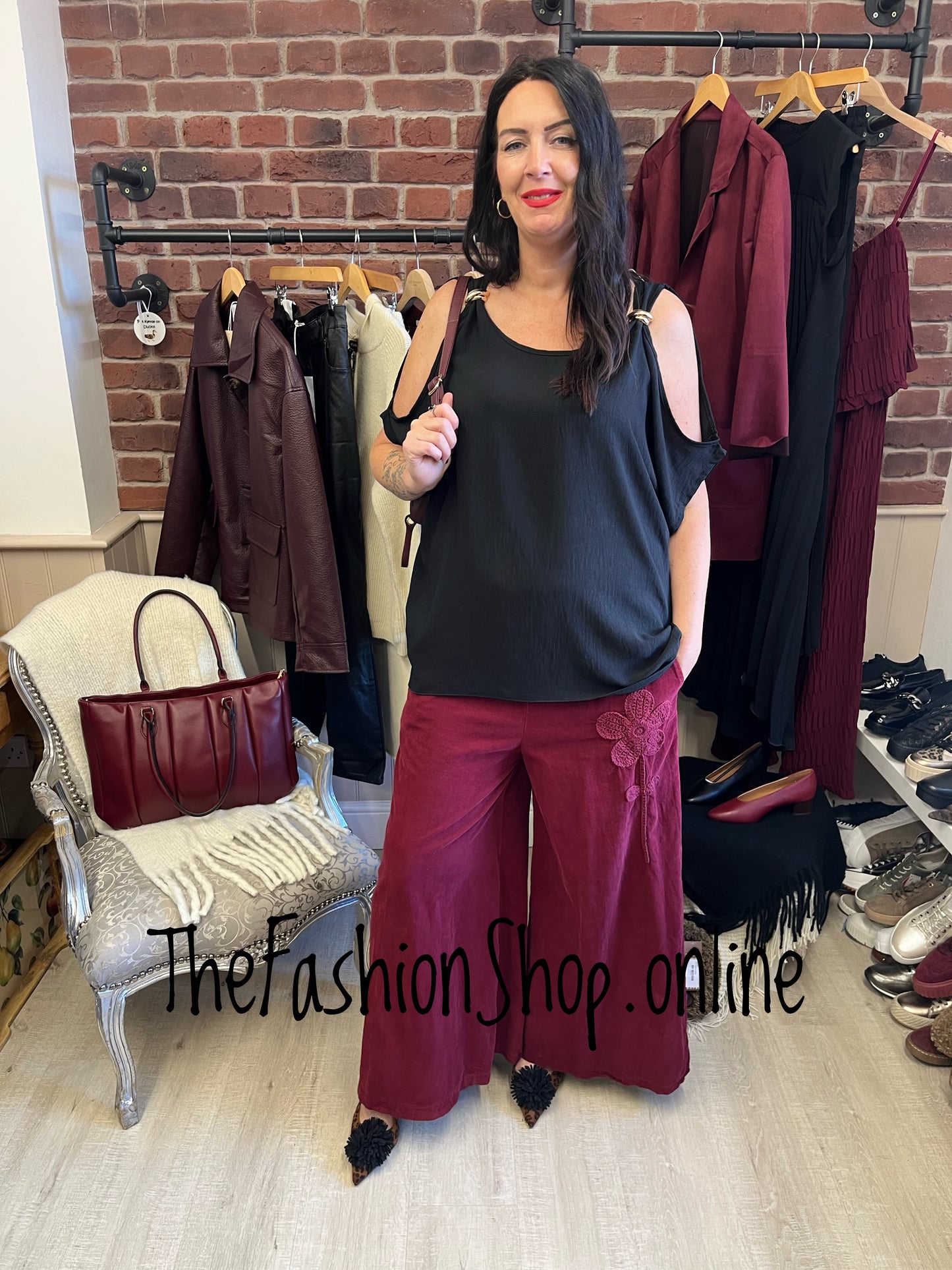 Sienna black cold shoulder top 12-18