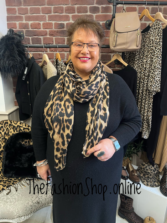 Leopard print lightweight scarf