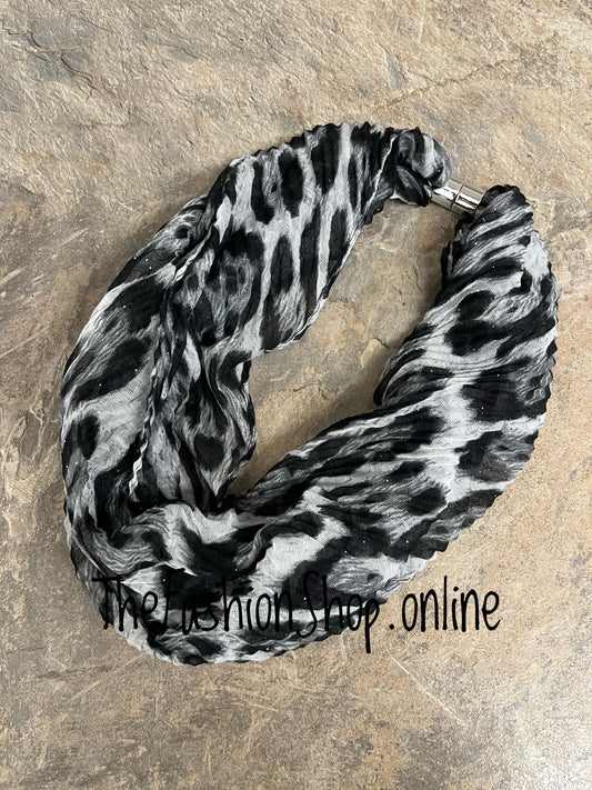 Tomasina grey animal print magnetic scarf