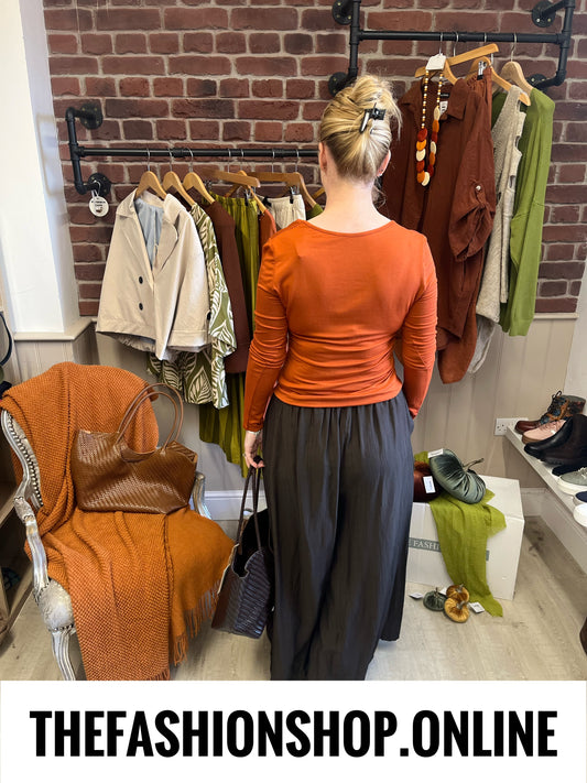 Winnie cinnamon long sleeve layering top 10-16