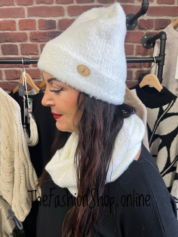 Huddy's Scarf and Hat Gift Set in Cream