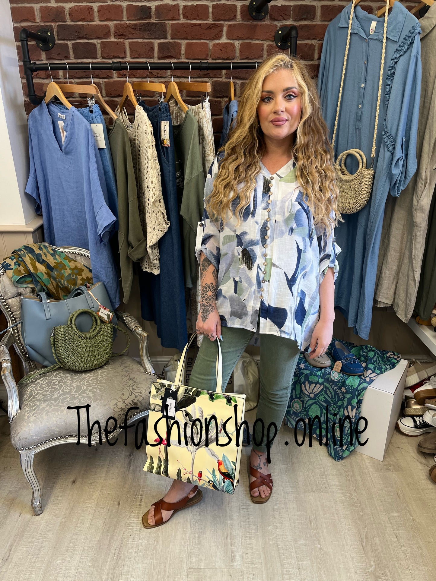 Stella Morgan blue abstract curved hem shirt sizes 8-16