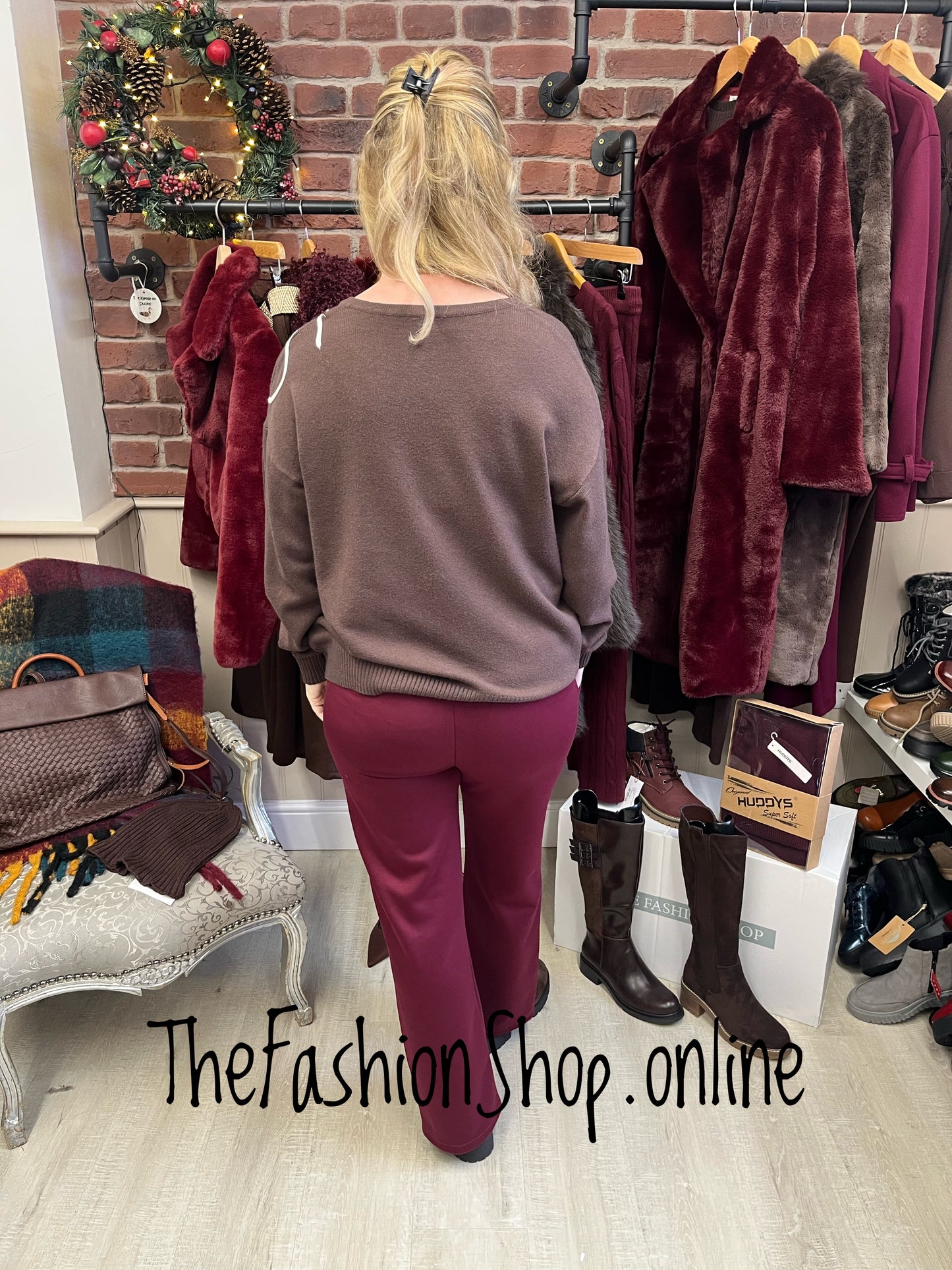 Izzie brown V neck jumper size 12-18