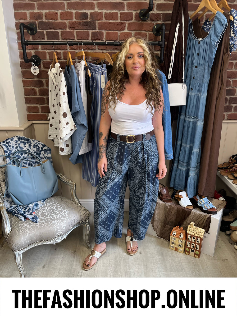 Jayda navy paisley barrel leg trousers 8-14
