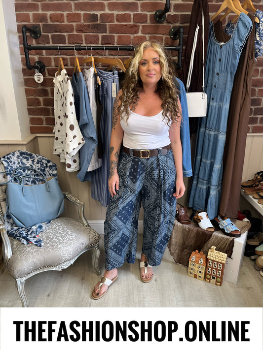 Jayda navy paisley barrel leg trousers 8-14