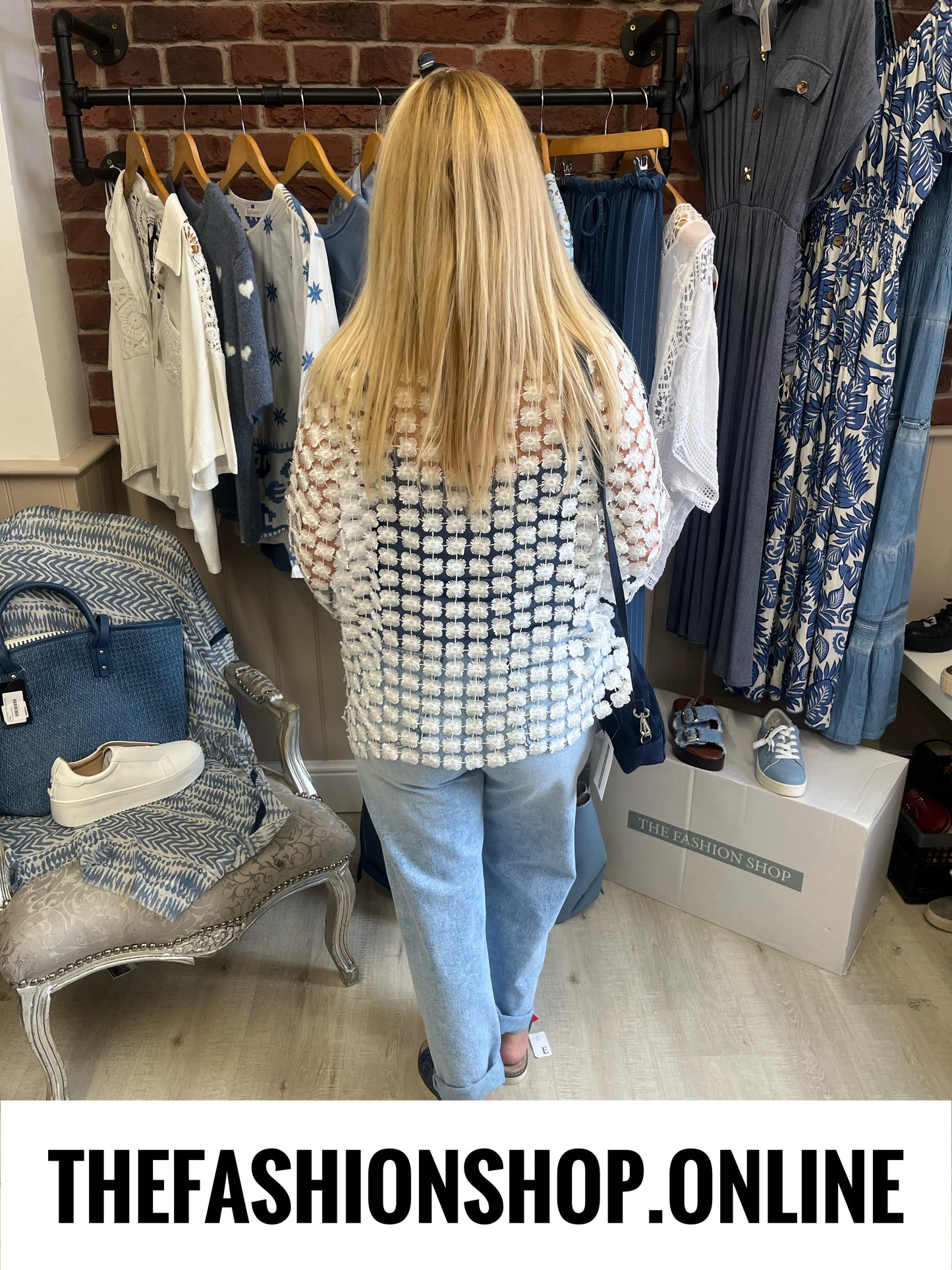 Aurora white daisy layering top 10-18