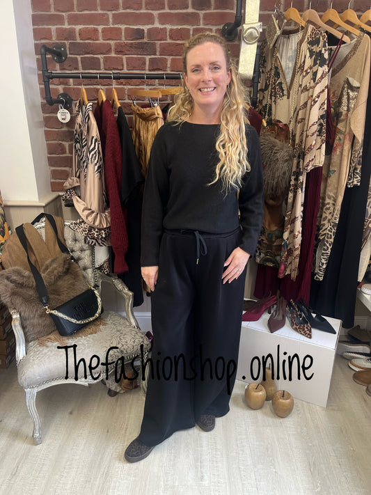 Robyn black wide leg trousers 10-16