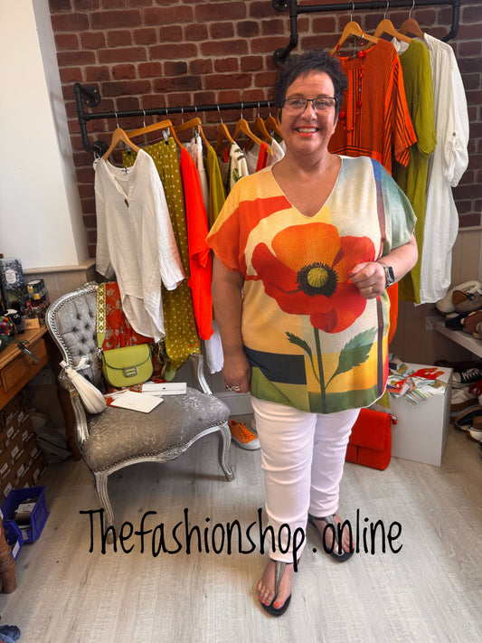 Rhianna large poppy v neck top 16-22