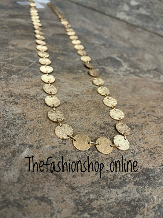Envy long gold textured disc necklace