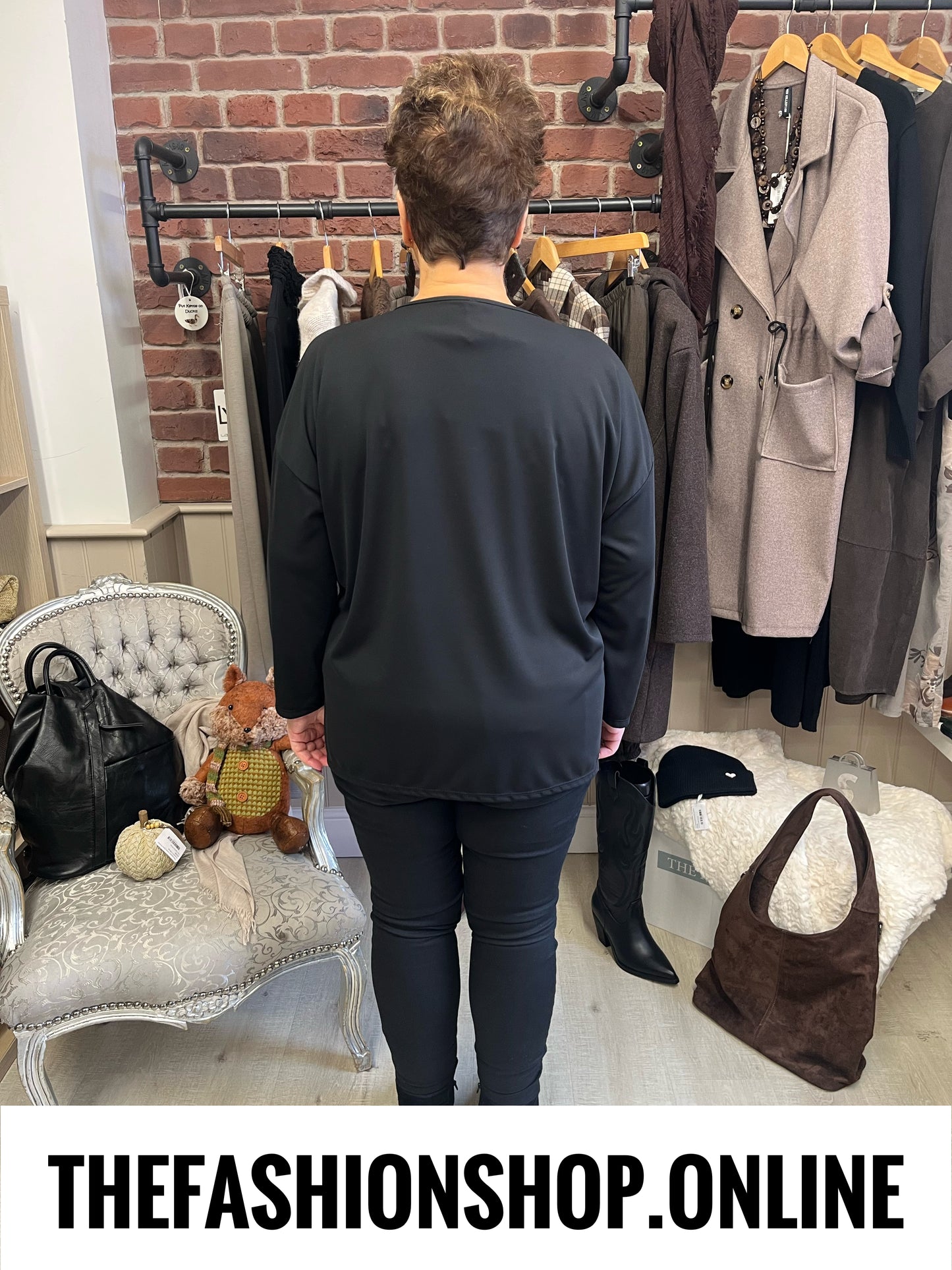 Megan black V neck top 14-20