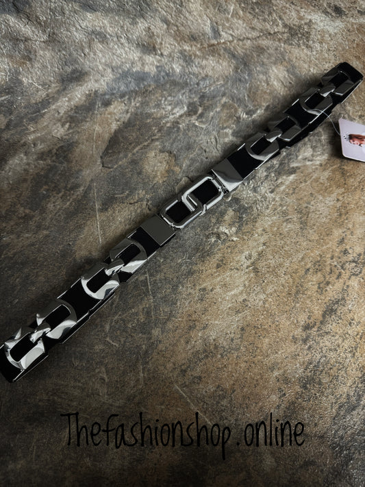 Slim black and silver elasticated belt