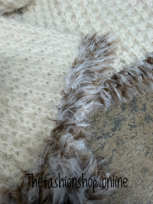 Cream knitted waffle scarf