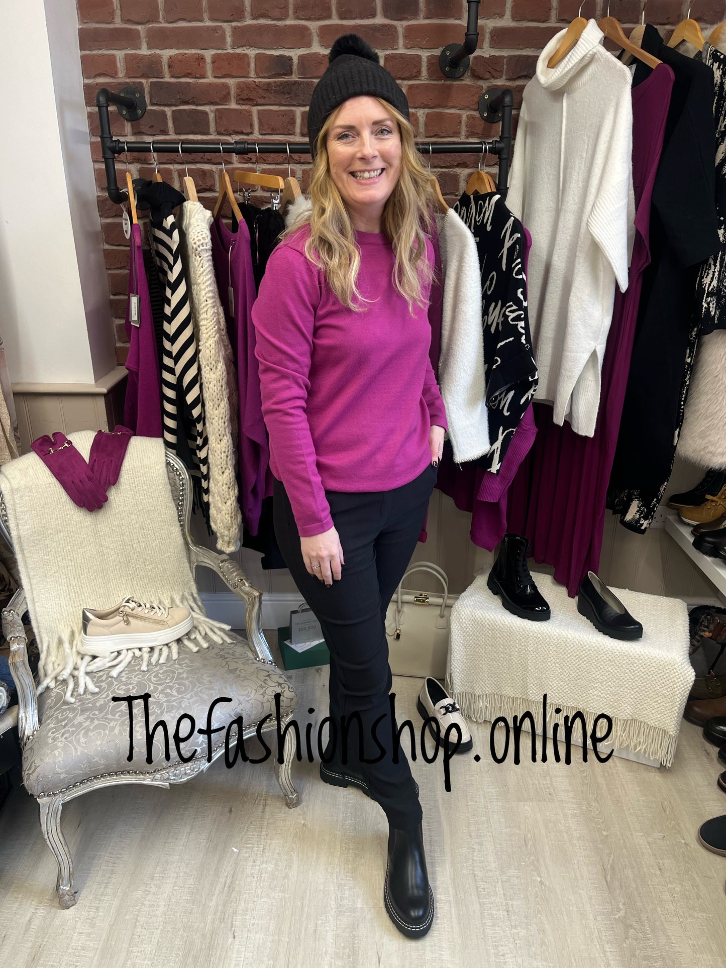 Magenta round neck jumper sizes 10,12,14,16