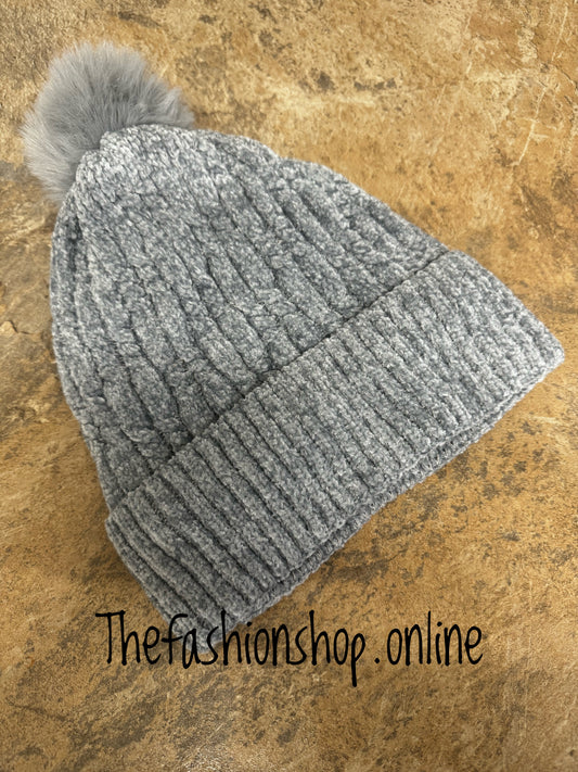 Grey chenille fleece lined pompom hat
