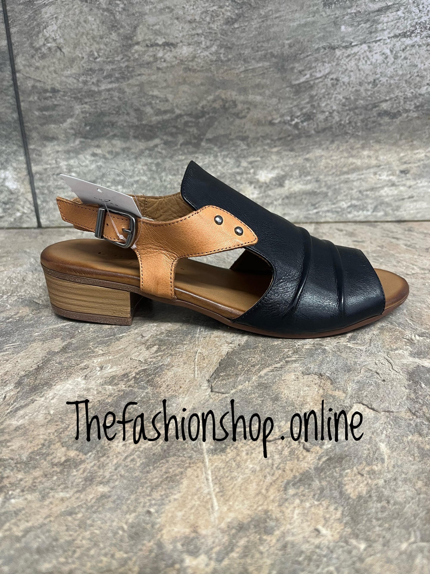 Lunar Jaden black and tan leather sandals sizes 4-8