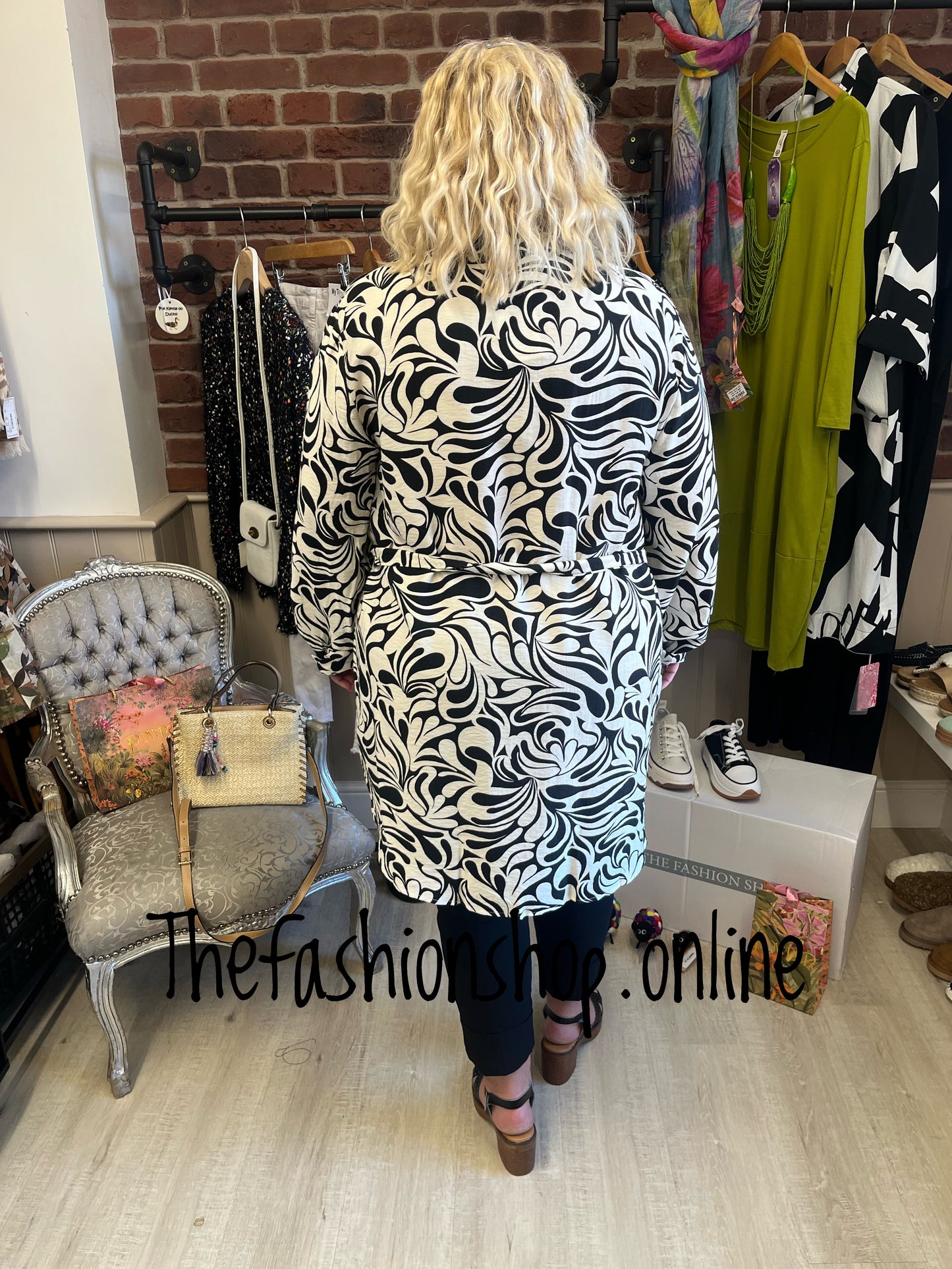 Sophia black and cream swirls shirt 14-20