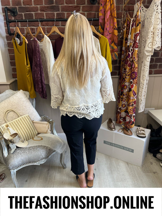 Sienna cream lace blouse 8-16