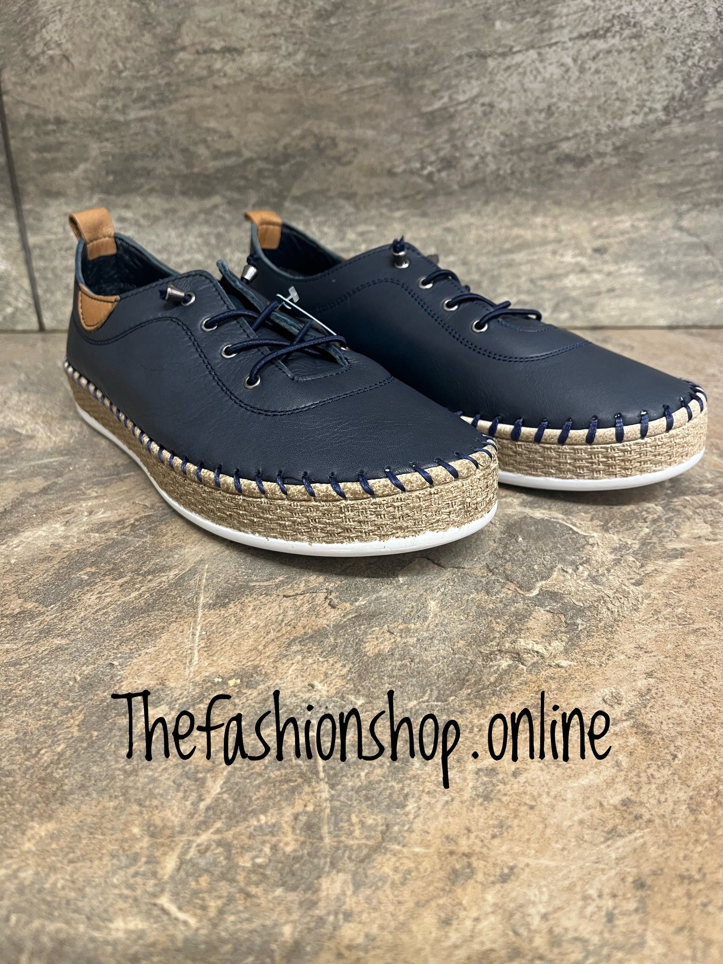 Ivy navy leather pump sizes 4-9 (37-42)