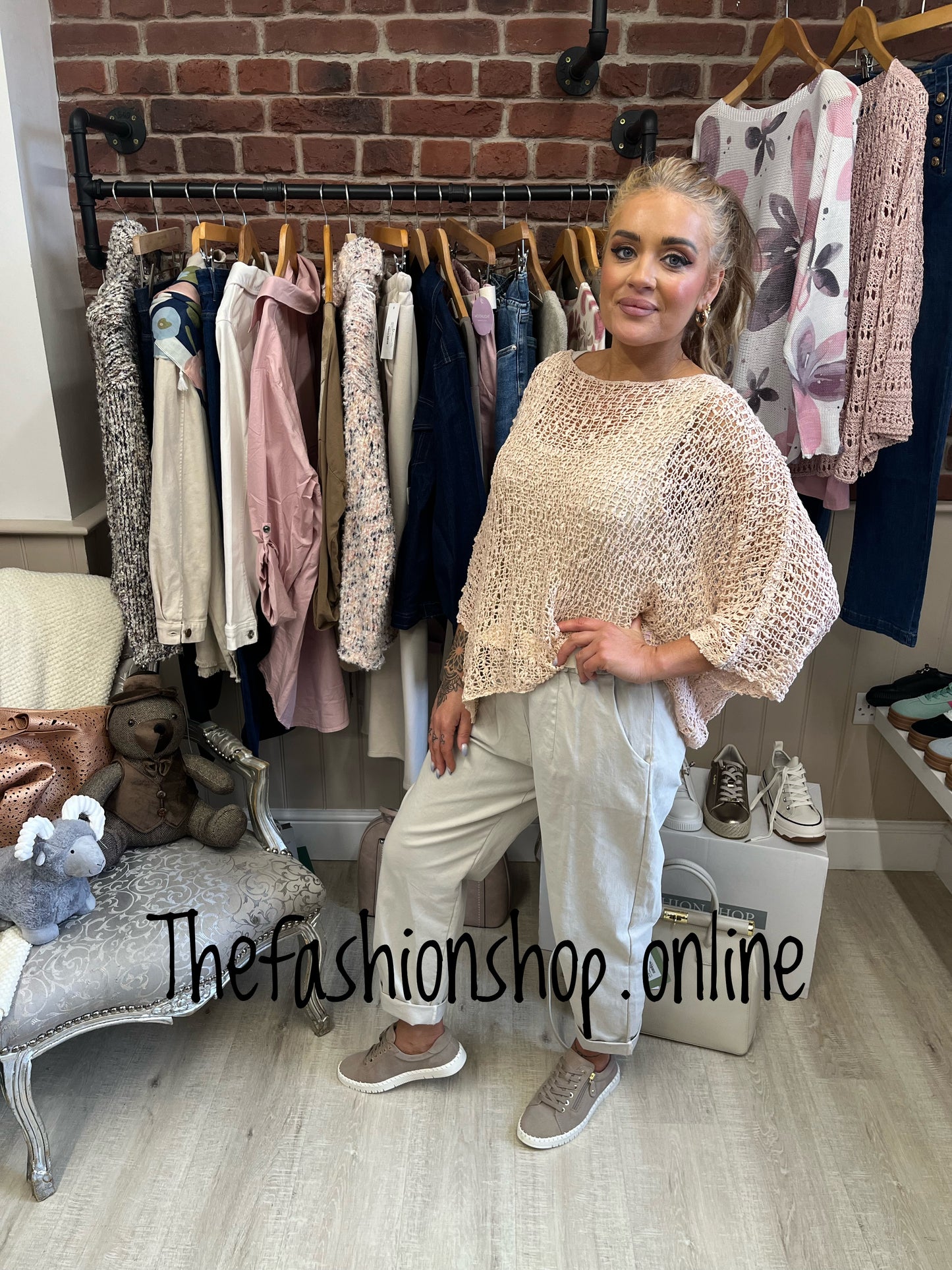 Pale pink popcorn open knit top 10-20