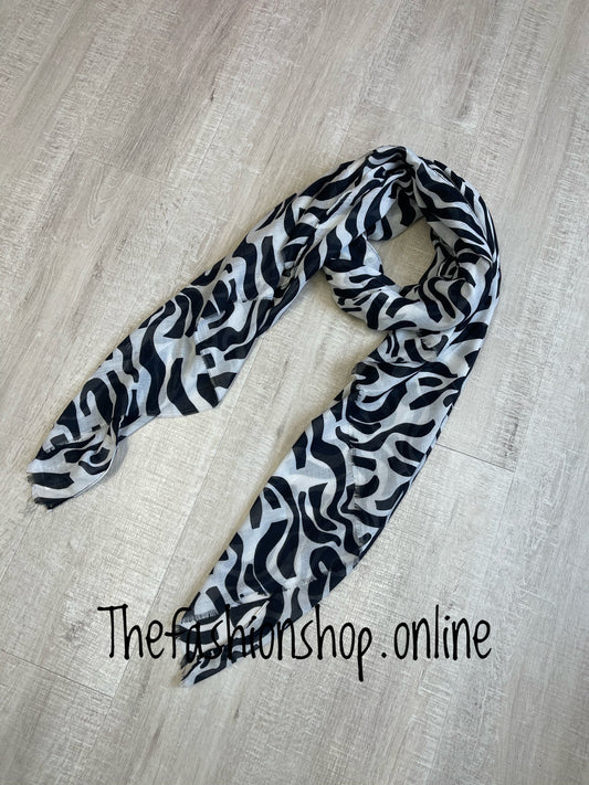 Black and white swirl scarf