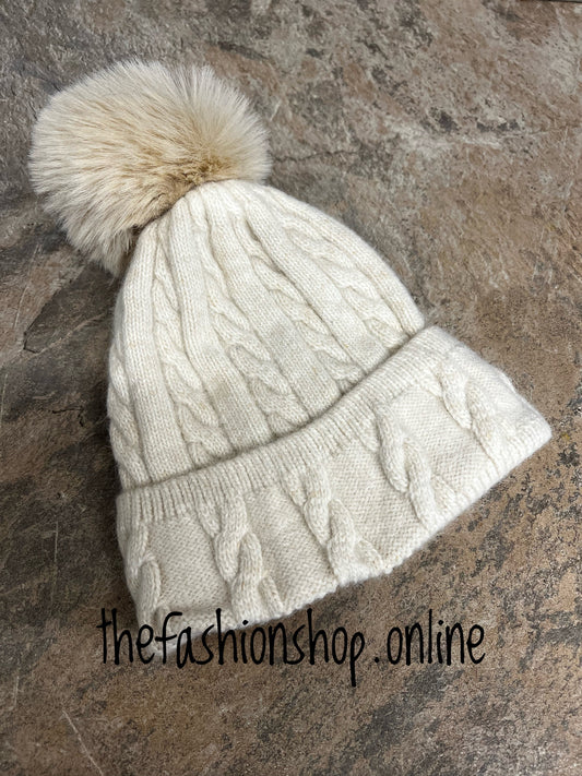 Beige cable knit pompom hat