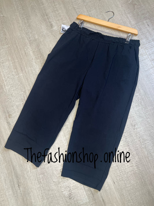 Black stretchy cropped trousers sizes 10-14 and 16-20