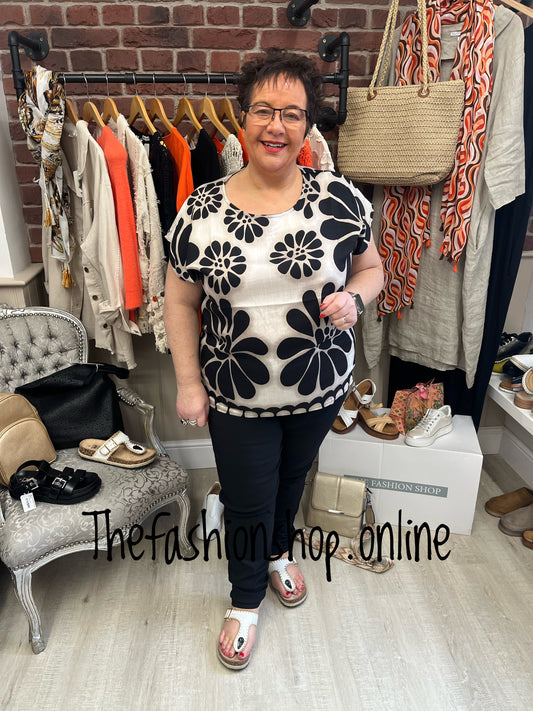 Abigail black and beige top sizes 10-12, 14-16 and 18-20