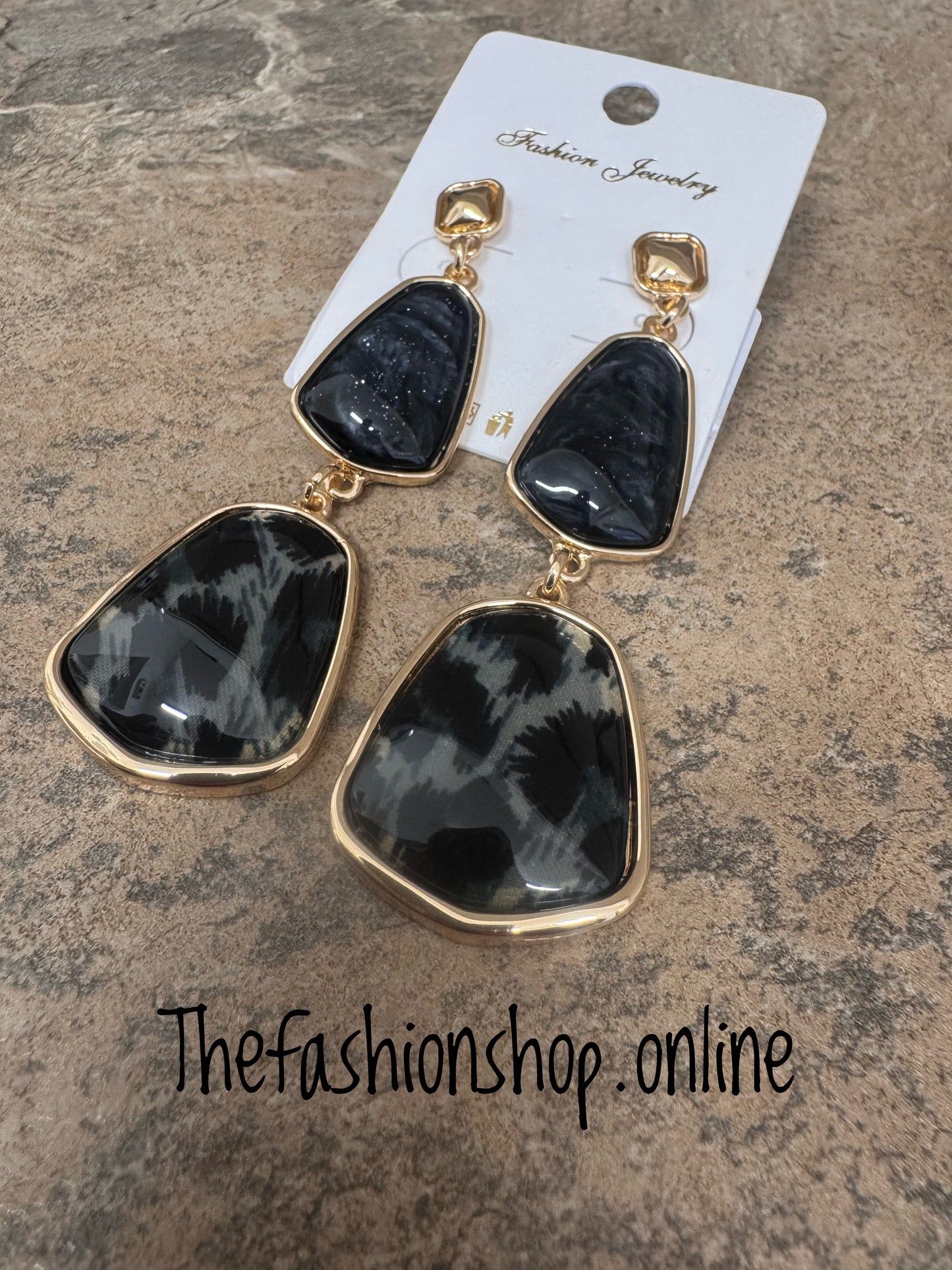 Akira Earrings in Black