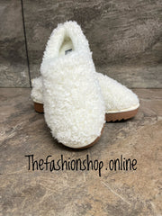 Cozipawz beige faux fur slippers sizes 3-8
