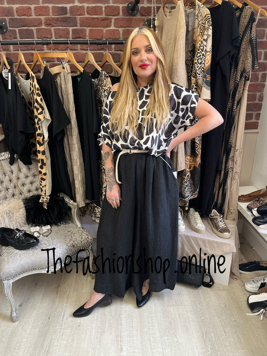 Fly Out Black and white giraffe print top 12-18