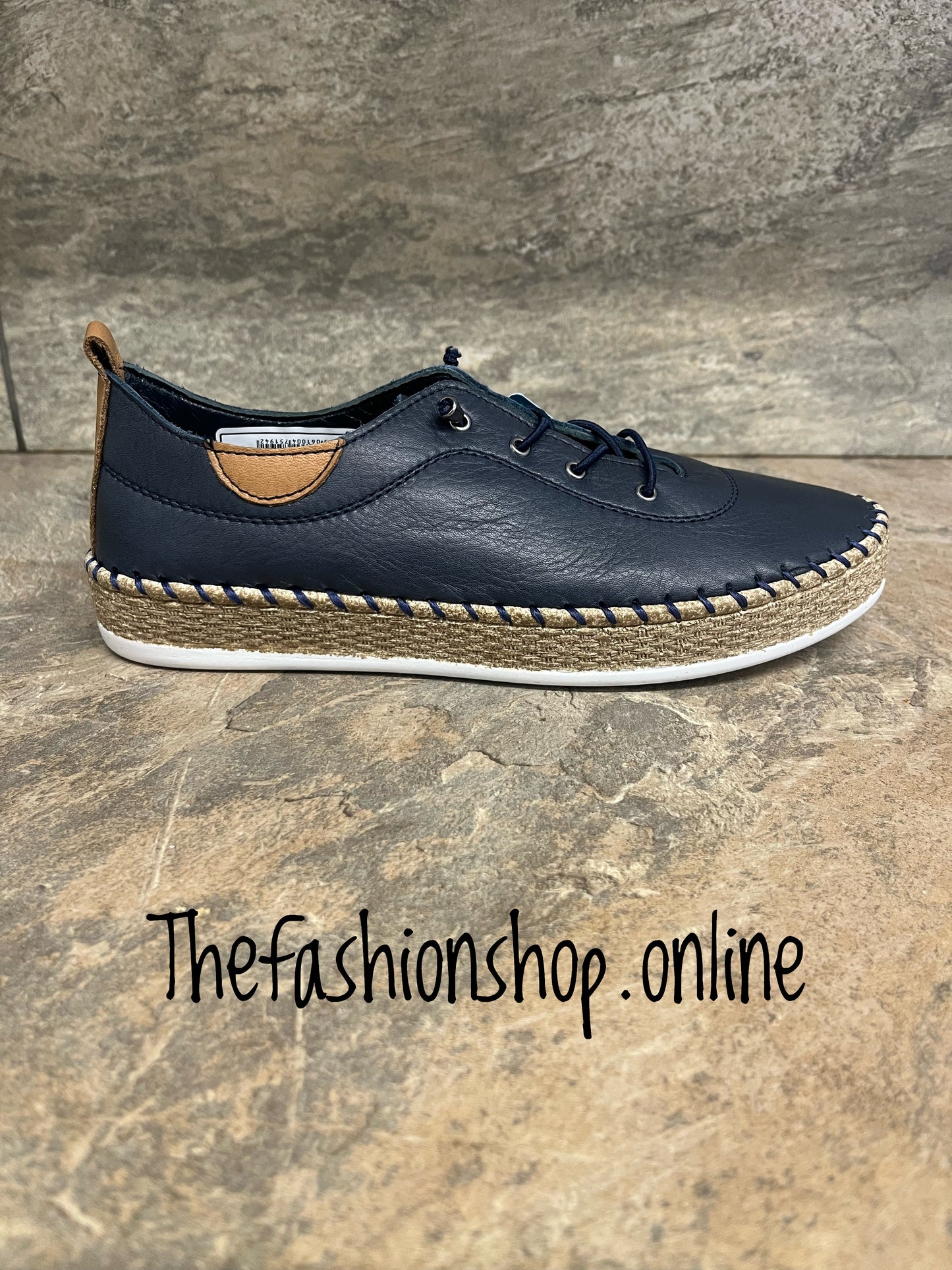Ivy navy leather pump sizes 4-9 (37-42)