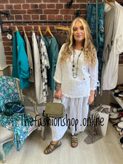 Demi white linen raw edge top 8-14