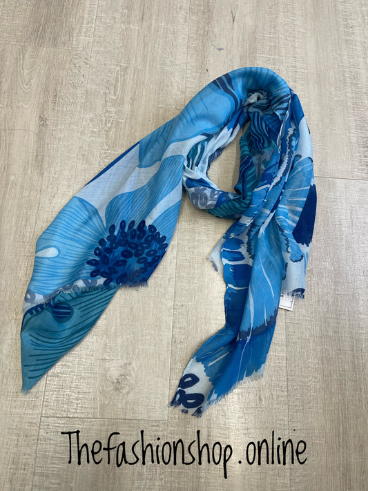 Shades of blue large flowers scarf