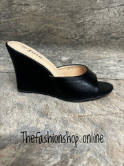 Black slip on wedge 3-8