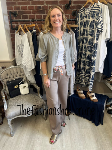 Erica mocha linen blouse 10-14
