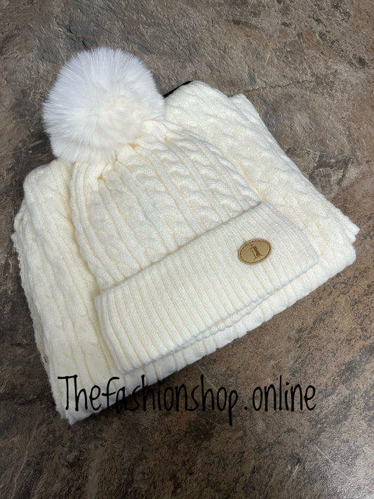 Huddy's cream cable knit hat and scarf set