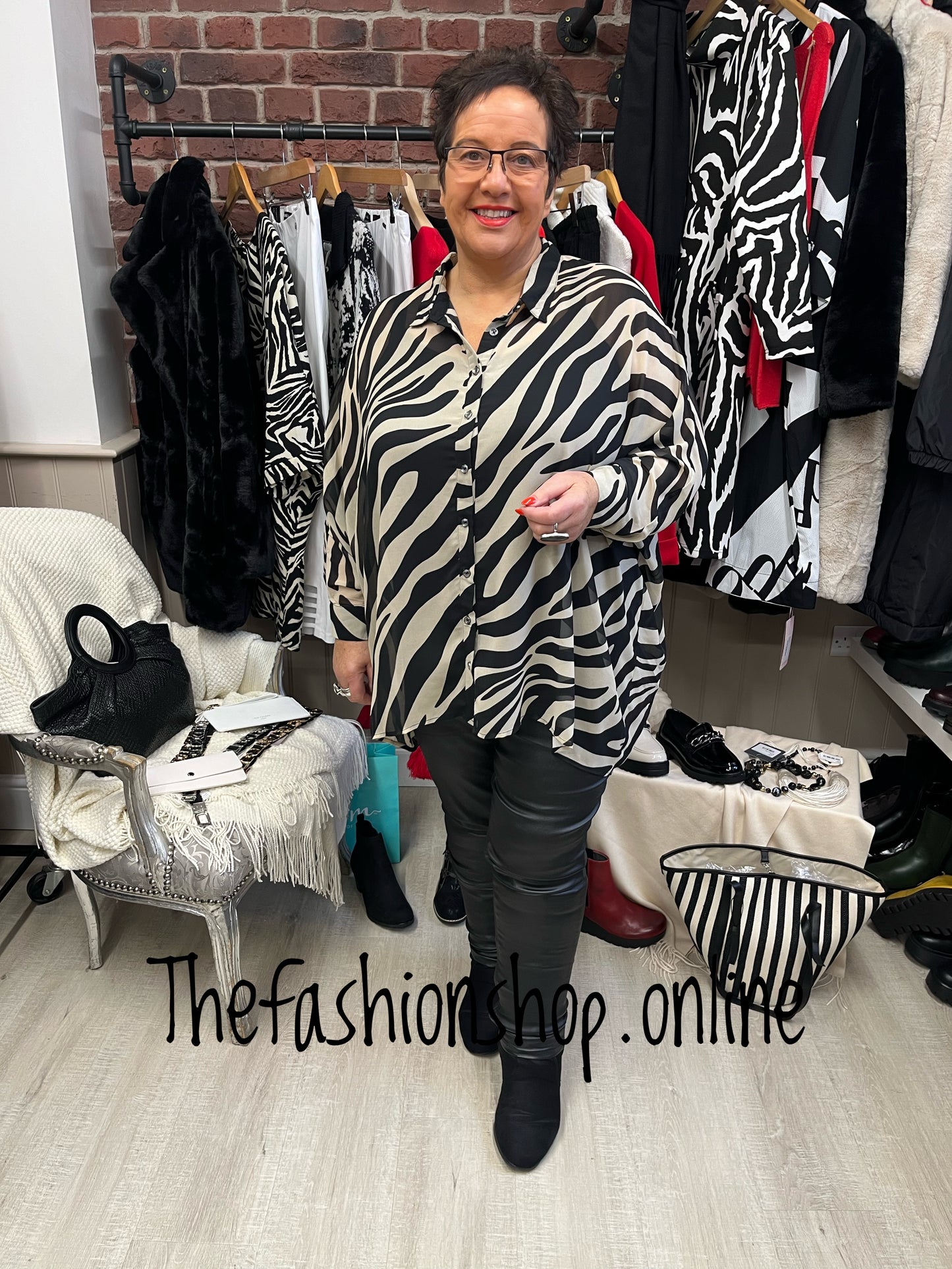Saloos mocha and black oversized blouse with vest sizes 10-22