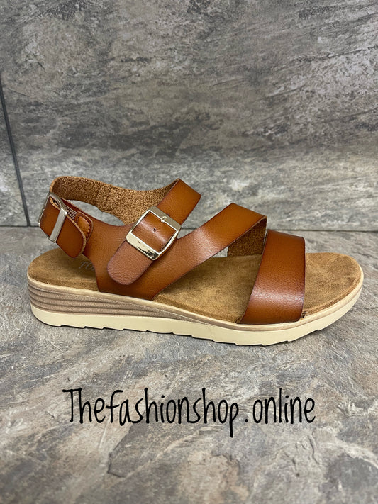 Tan strappy sandal sizes 3-8