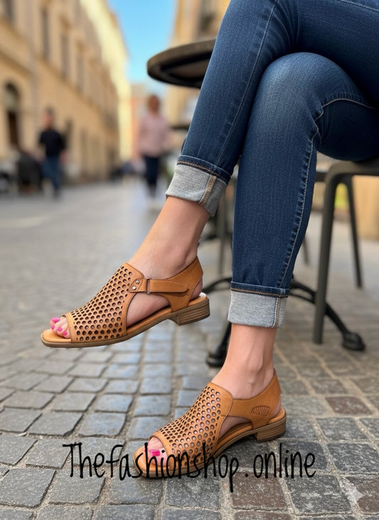Modella Beatrice tan leather honeycomb sandals sizes 4-8 (37-41)