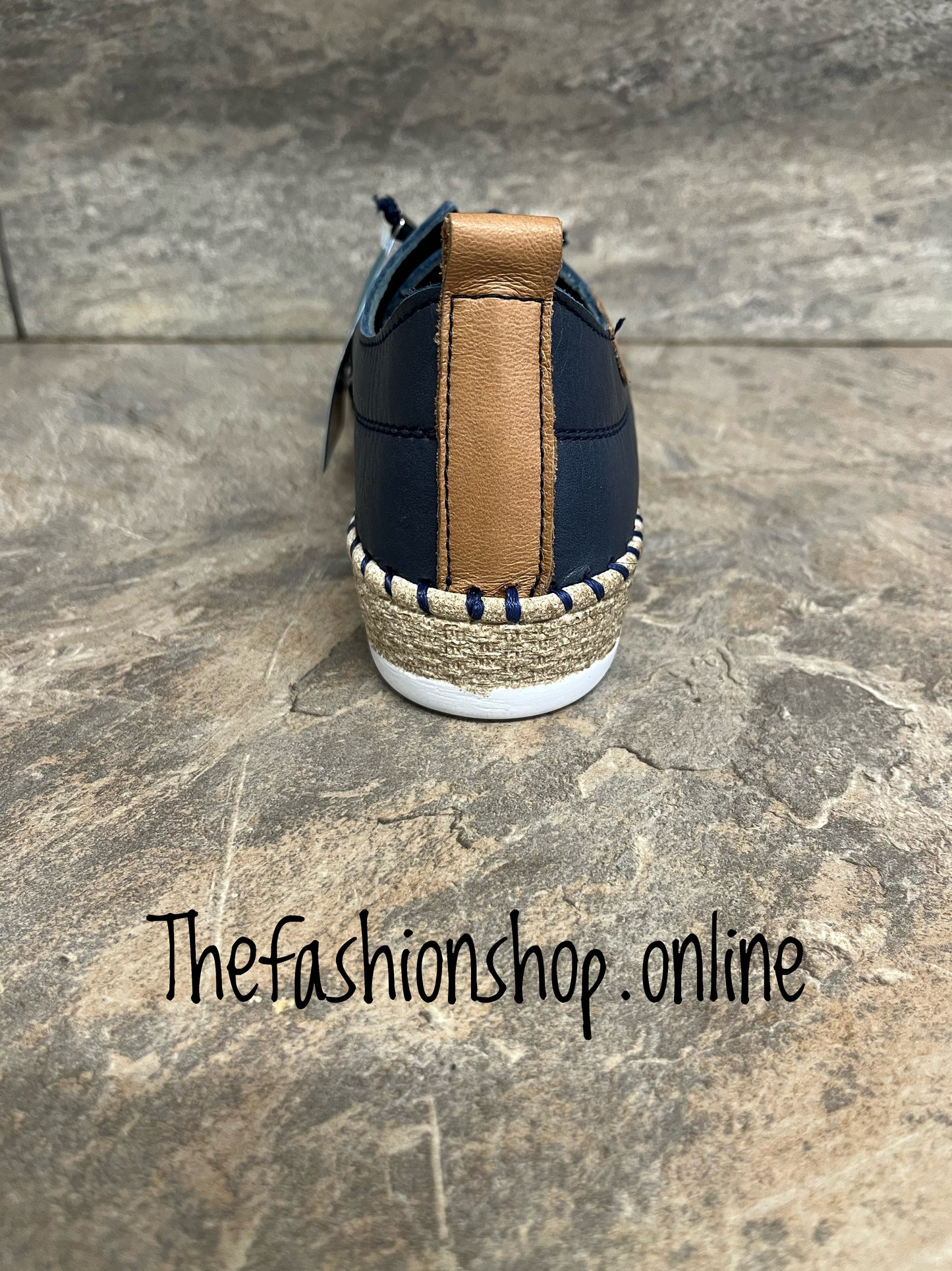 Ivy navy leather pump sizes 4-9 (37-42)